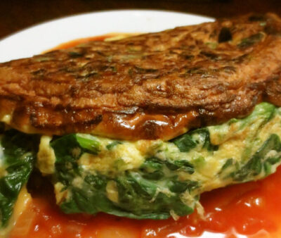 【農家のレシピ】ほうれんそうのオムレツ　トマトソース添え