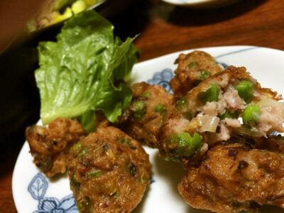 【農家のレシピ】グリンピースと新玉ねぎのイカすり身揚げ