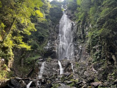 トレッキング初心者にもおすすめな絶景瀑布。中津川市加子母の小秀山中腹の「夫婦滝」に行ってきました。玄人も楽しめるフトコロの深い乙女渓谷。